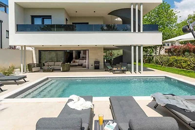 Villa mit Whirlpool und Sauna