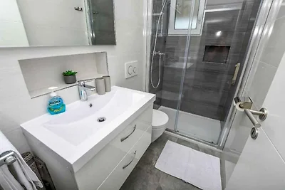 Ferienwohnung mit Klimaanlage und Balkon