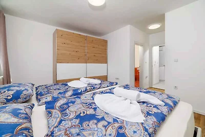 Villa mit Swimmingpool und Whirlpool