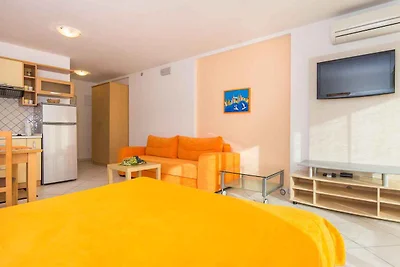 Studio mit Balkon und Klimaanlage