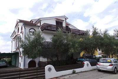 Studio mit Balkon und Klimaanlage