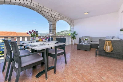 Gemütliche Ferienunterkunft in Ražanj mit