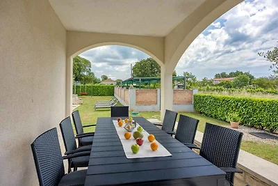 Villa mit drei separaten Apartments