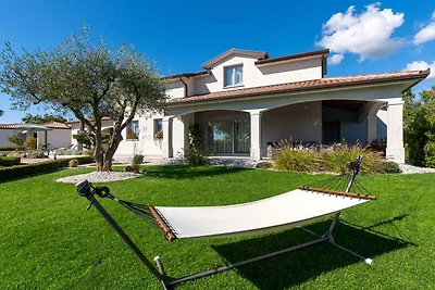 Villa mit Klimaanlage und Aussenpool