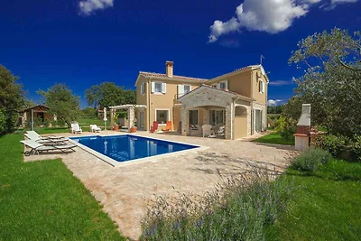 Villa luxuriös eingerichtet mit Swimmingpool