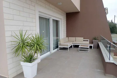 Moderne Unterkunft mit Privatpool in