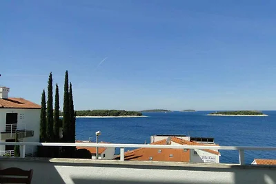 Ferienwohnung mit Balkon und Blick aufs Meer