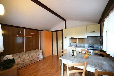 Bungalow mit Veranda und Pool
