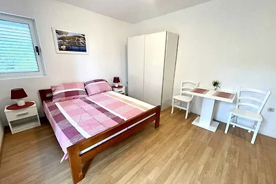 Studio mit Balkon und Klimaanlage