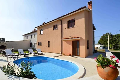 Ferienwohnung mit Klimaanlage und Pool