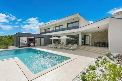 Villa mit privatem Pool und Whirlpool