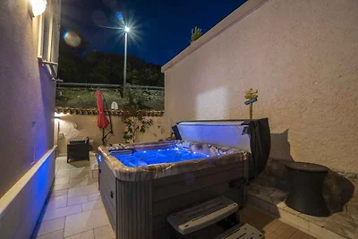 Villa mit Dachterrasse und Whirlpool
