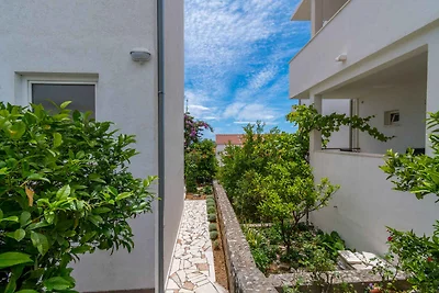 Charmante Ferienwohnung Teresa in Seget Vranj