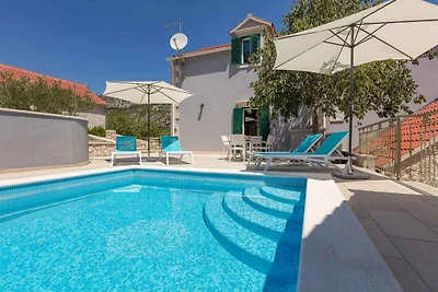 Ruhige Villa Roglić mit privatem Pool und idy