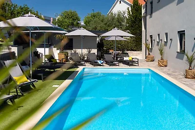 Ferienwohnung mit Pool und Meerblick