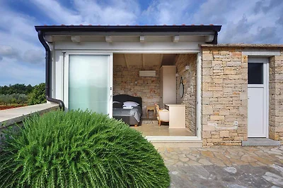 Villa mit Pool und finnischer Sauna