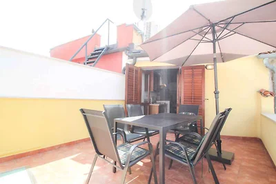 Ferienhaus mit Terrasse 200 m vom Strand