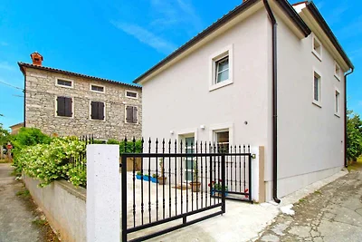 Ferienhaus mit grosser Terrasse und Grill