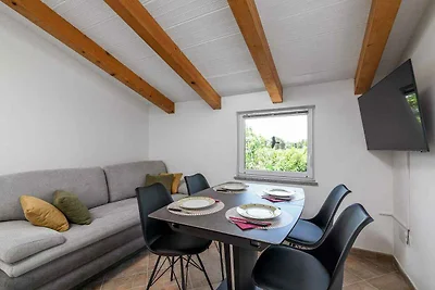 Villa mit Terrasse und Pool