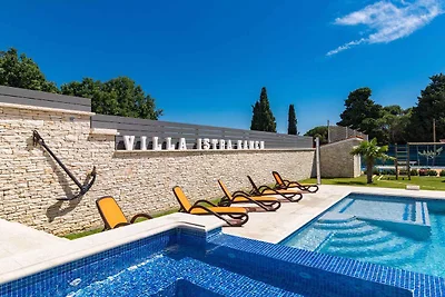 Villa mit Pool, Sauna und Jacuzzi