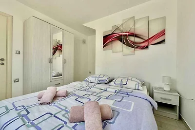 Ferienwohnung mit Swimmingpool in Strandnähe