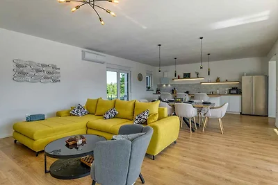 Modernes Haus mit 3 Schlafzimmern, privatem P