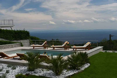 Ferienhaus mit Pool und Klimaanlage