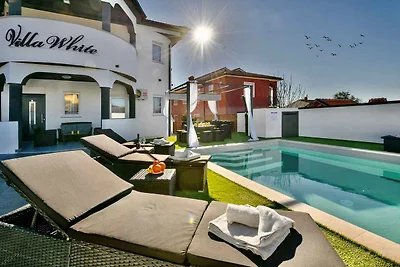 Ferienwohnung mit Pool zur gemeinsamen