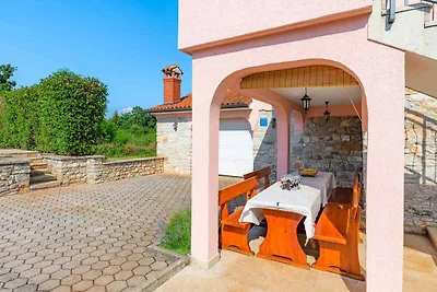 Villa mit Pool und Garten