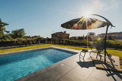 Villa mit Klimaanlage und Aussenpool