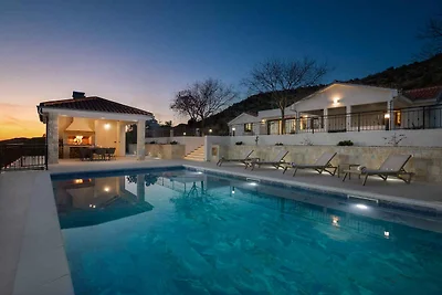 Ferienhaus mit Klimaanlage und Pool