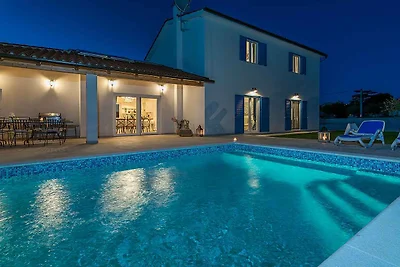 Villa mit Pool und Klimaanlage