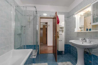 Ferienwohnung mit Klimaanlage und Balkon