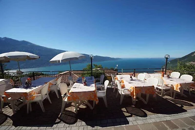 Ferienwohnung mit Seeblick und Pool