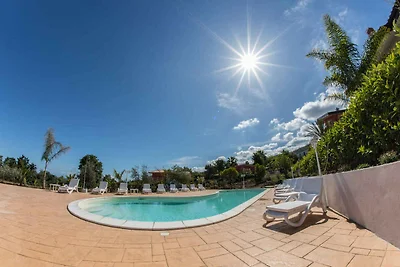 Ferienwohnung mit Klimaanlage und Balkon oder