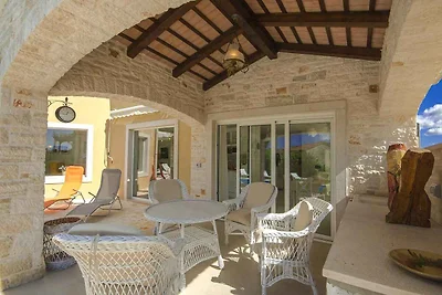 Villa luxuriös eingerichtet mit Swimmingpool