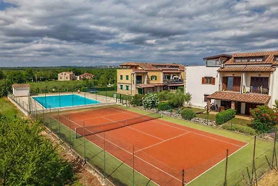 Ferienwohnung mit Aussenpool und Tennisplatz
