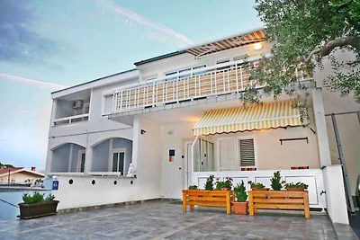 Studio mit Balkon und Klimaanlage