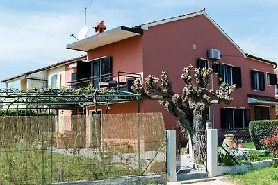 Villa mit Swimmingpool und Grill