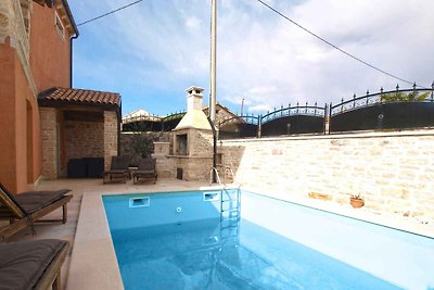 Ferienhaus mit Swimmingpool und Grillplatz