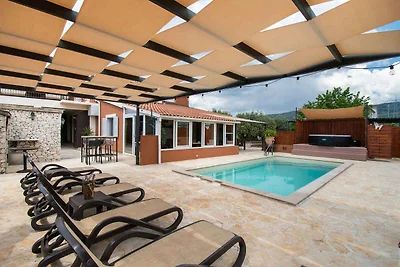 Ferienhaus mit Klimaanlage und Aussenpool