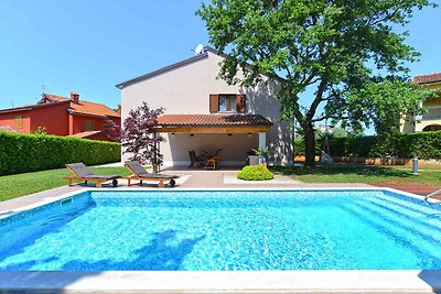 Ferienwohnung mit Pool und Grill