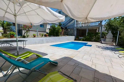 Ferienwohnung mit Pool und Meerblick