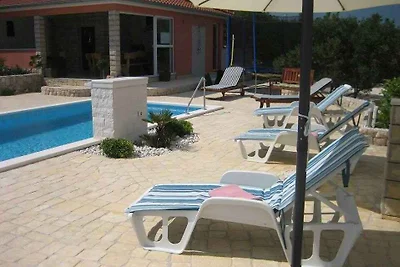 Villa mit Klimaanlage, Terrasse und