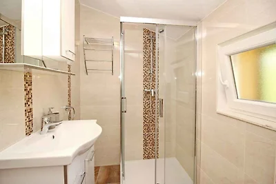 Ferienwohnung modern eingerichtet nur 300 m v