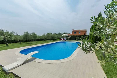 Villa mit Pool und Klimaanlage