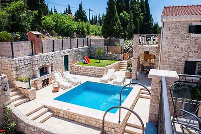 Ferienhaus für 24 Personen mit 2 Aussenpool