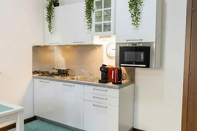 Studio mit Klimaanlage und Balkon