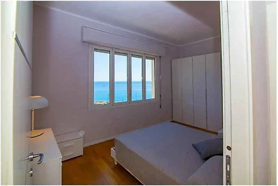 Ferienwohnung mit Klimaanlage und Balkon