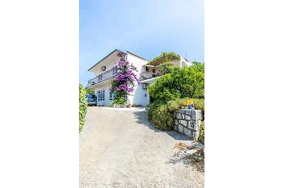 Komfortables Ferienhaus Vito mit Meerblick in